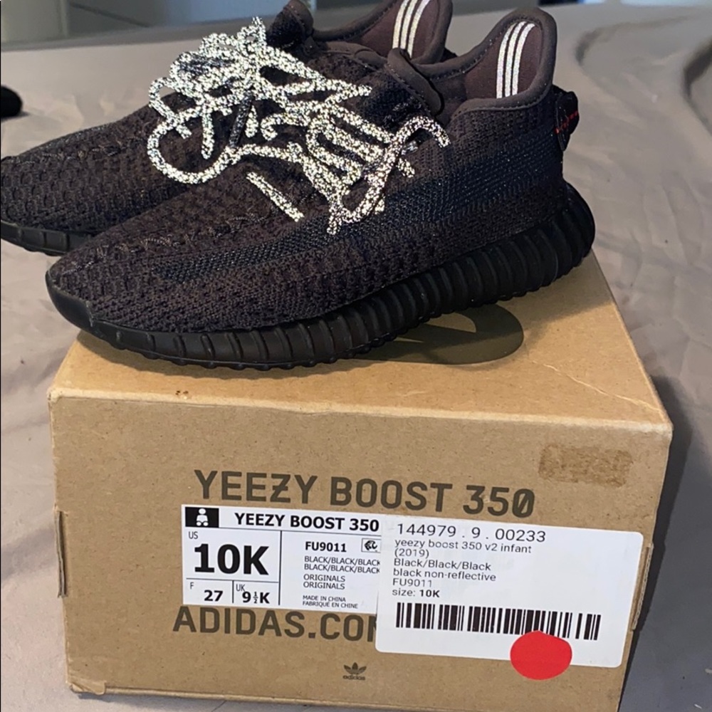 Yeezy boost 350 worn once,no visible signs of wear